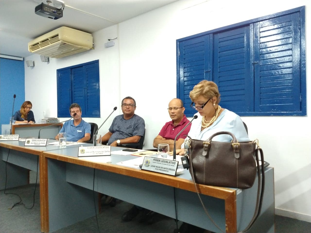 Imagem da notícia: Requerimentos ao Executivo pedem informações públicas e melhorias na Barra de São Miguel