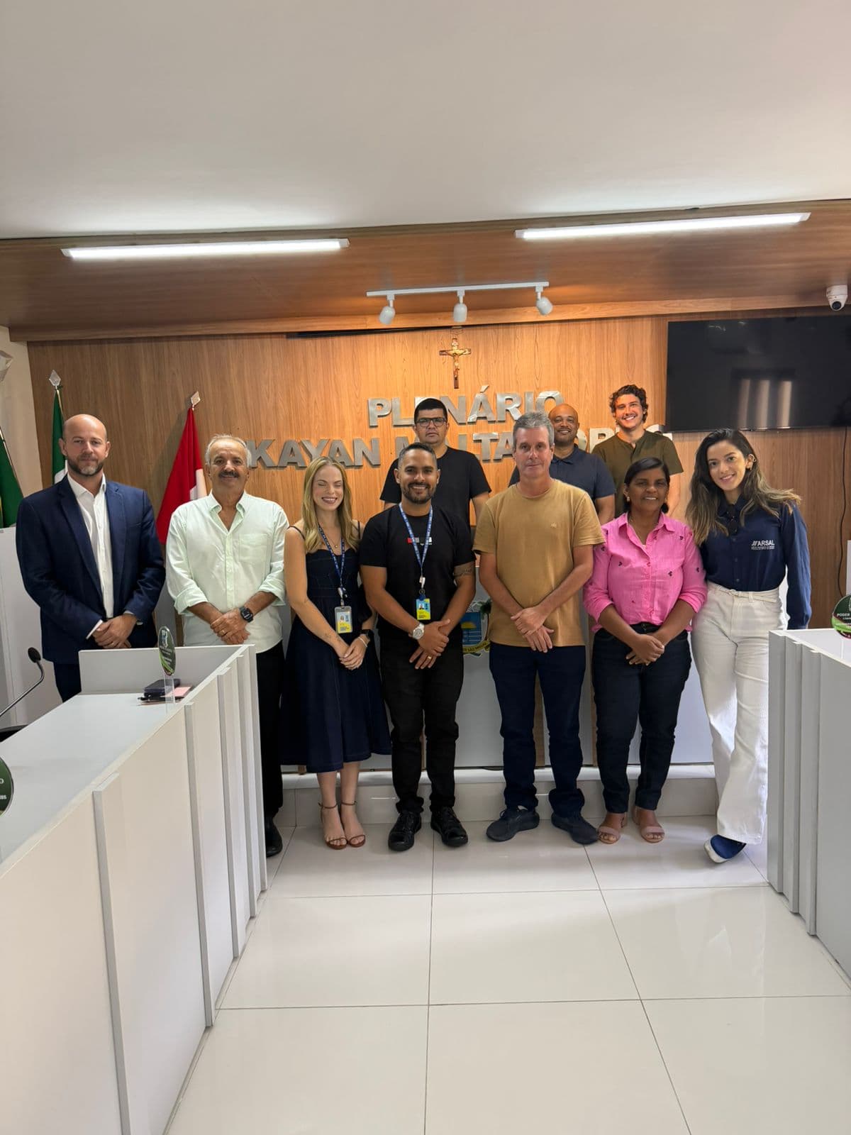 Imagem da notícia: 1° reunião organizada pelo Poder Legislativo com o objetivo de incorporar às famílias que se enquadram na TARIFA SOCIAL de água e esgoto a ter esse direito atendido.